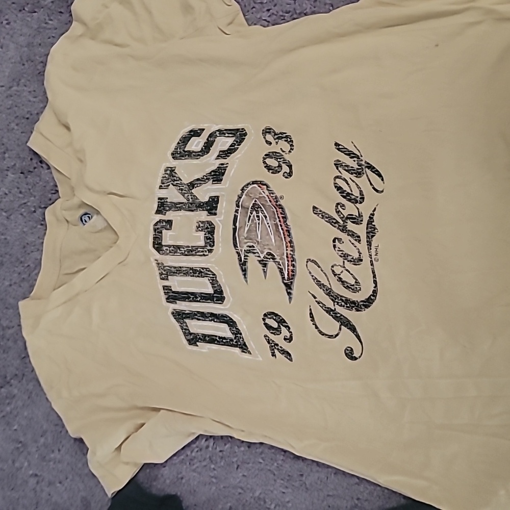 NHL women's large Anaheim Ducks shirt